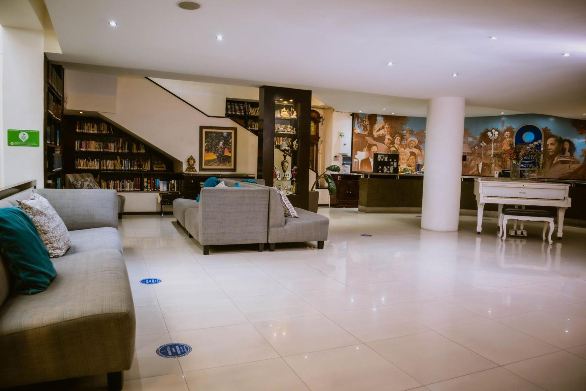 Clara Luna Hotel