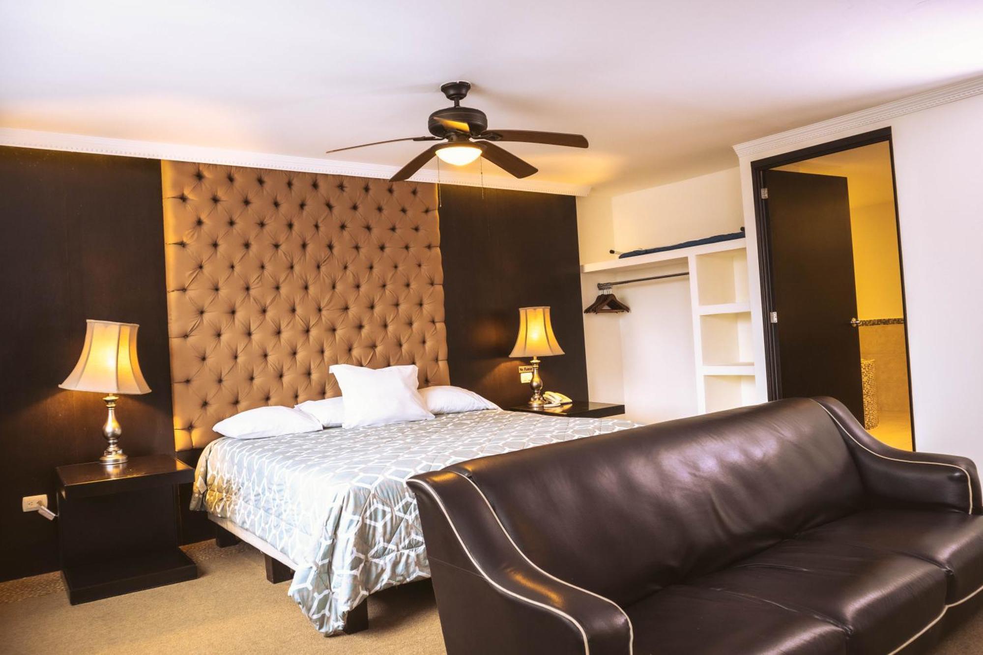 Hotel Clara Luna 4*