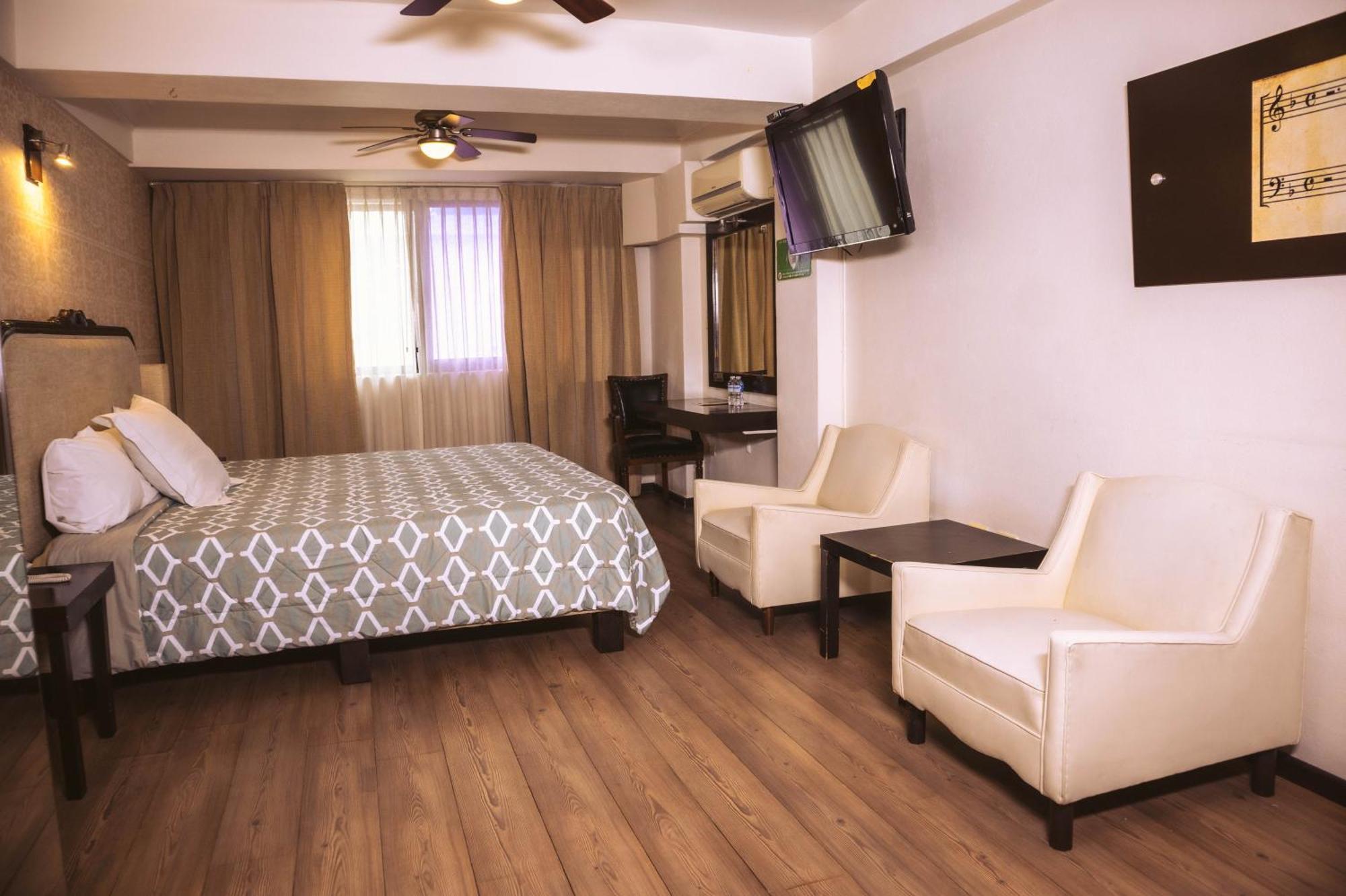 Hotel Clara Luna 4*